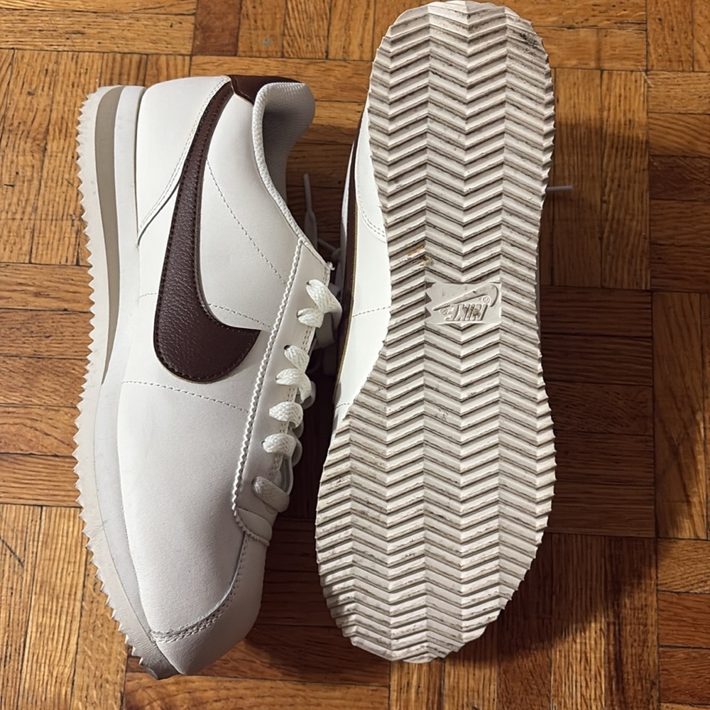 Nike White and Brown Sneakers for Everyday Style - Picture 2 of 2